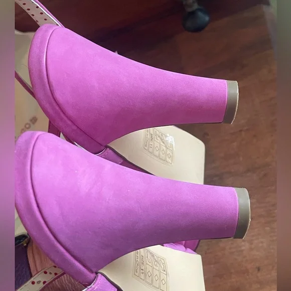 B.A.I.T. Liberty in Magenta Size 11 - Picture 10 of 12